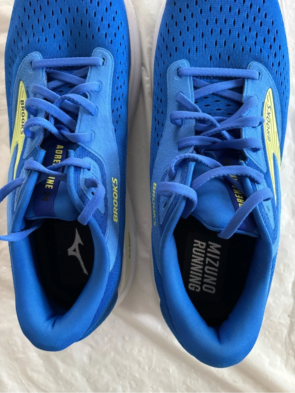 NWOT Brooks Adrenaline Blue Yellow GTS 24 Running Sneakers Shoes SZ 10.5